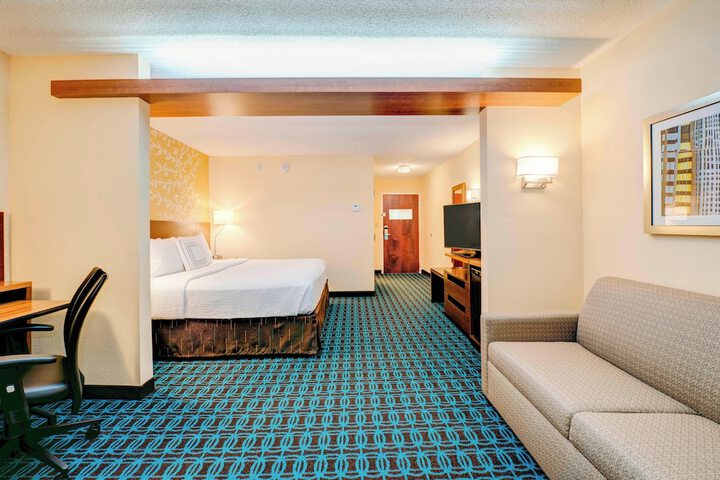 1 King Bed (3 of 5)