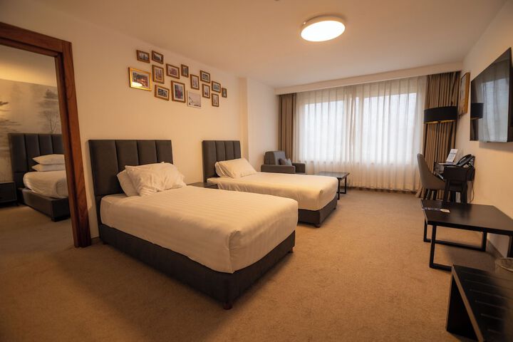Room 12 of 34