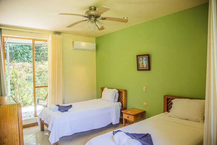 Room 9 of 25