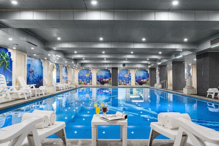 Pool Hotel