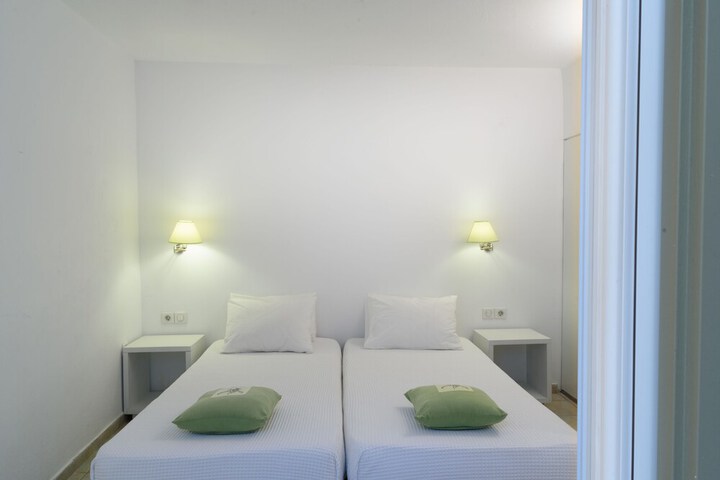 Room 8 of 72
