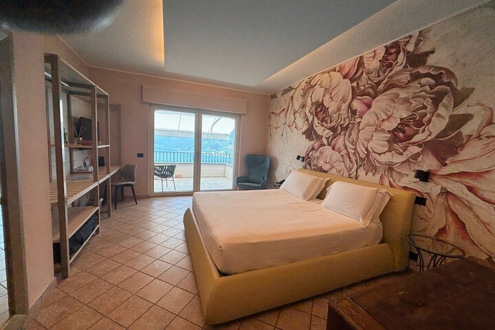 Room 9 of 13