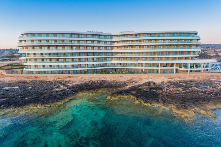 Hotel 100 of 104