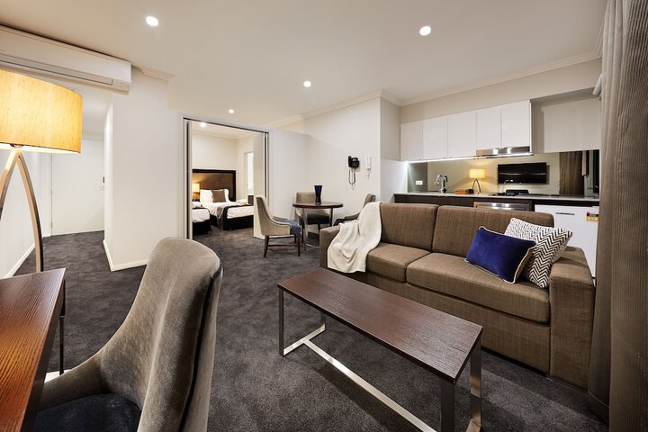 Room 6 of 32