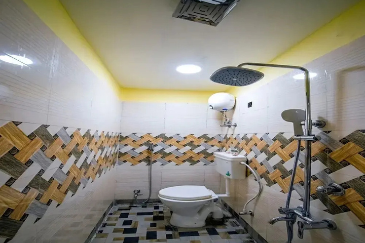 Room 6 of 13