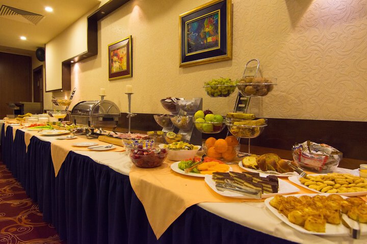 Dining 45 of 70