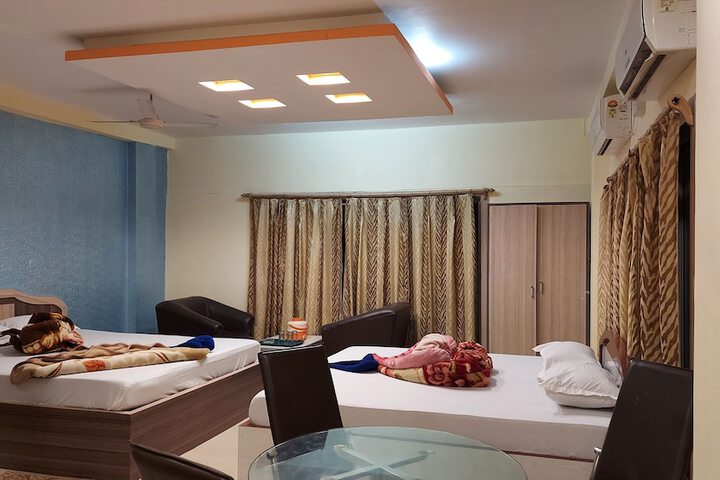 Room 8 of 16