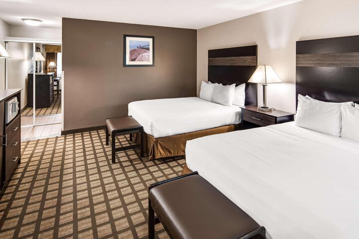 2 Queen Beds Annex Building Exterior Entrance No Elevator Accessible Microwave and Refrigerator WiFi Full Breakfast (14 of 15)
