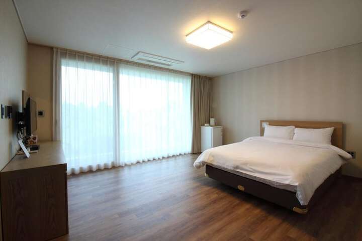 Room 28 of 46