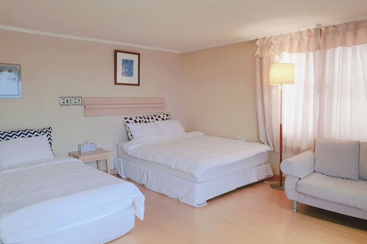 Room 11 of 38