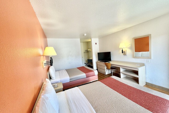 Room 25 of 49