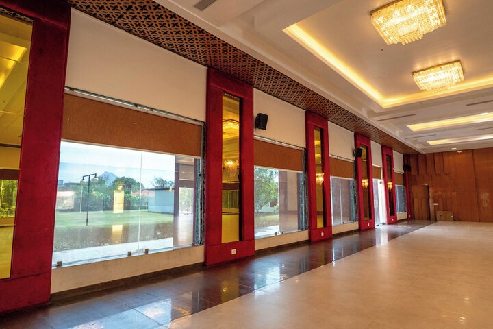 Ballroom/Hall 175 of 190