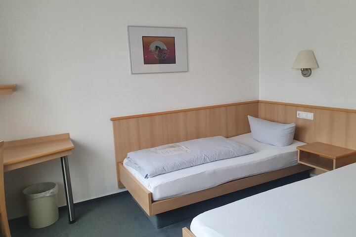 Room 7 of 28