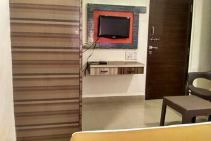 Room 12 of 19