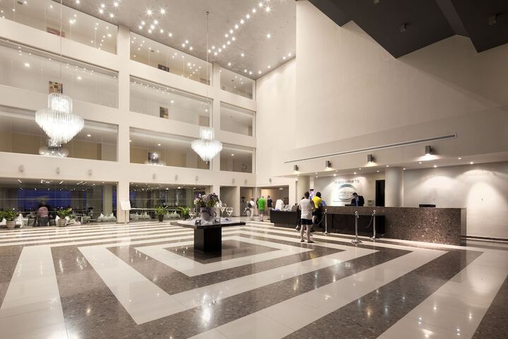Entrance & Lobby