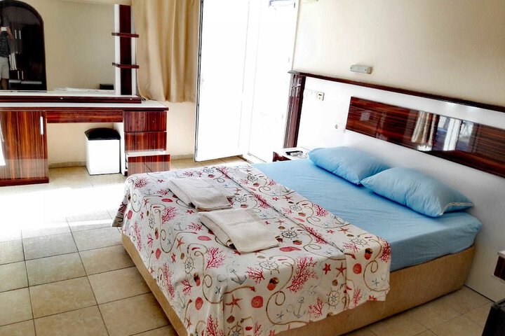 Room 5 of 17