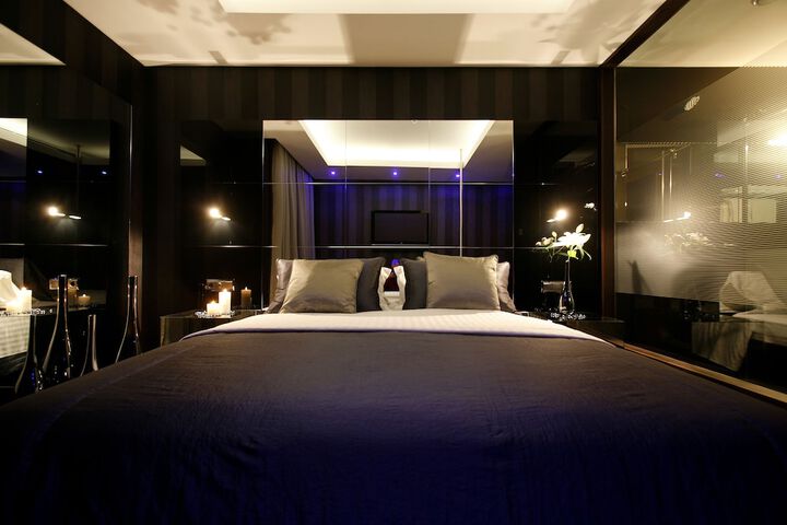 Room 33 of 74