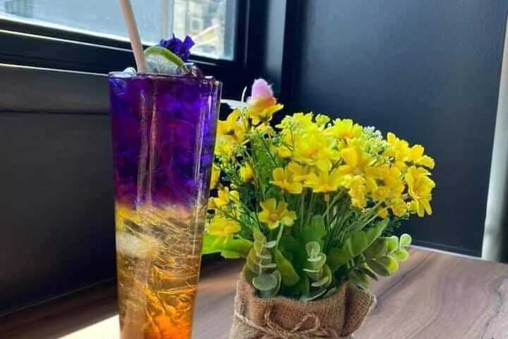 Lounge 77 of 102