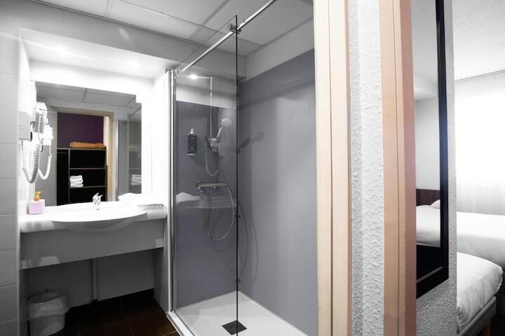 Room 18 of 31