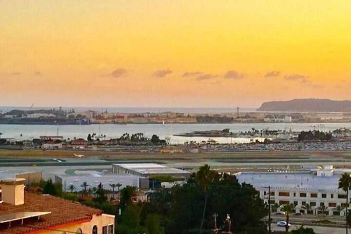 26 SUNDECK OCEAN Panoramic VIEWS with AC Fast WiFi -902Mbps in San Diego, CA