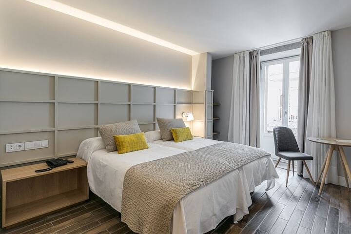 Room 10 of 34
