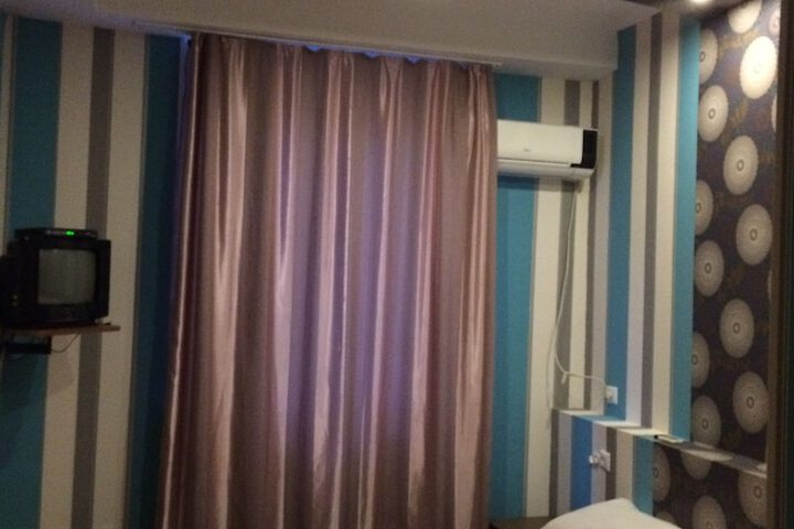 Room 16 of 25