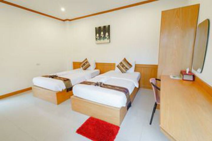 Room 10 of 16
