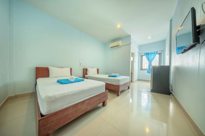 Room 5 of 17