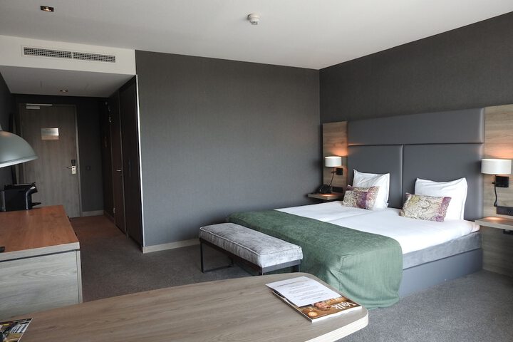 Room 16 of 49