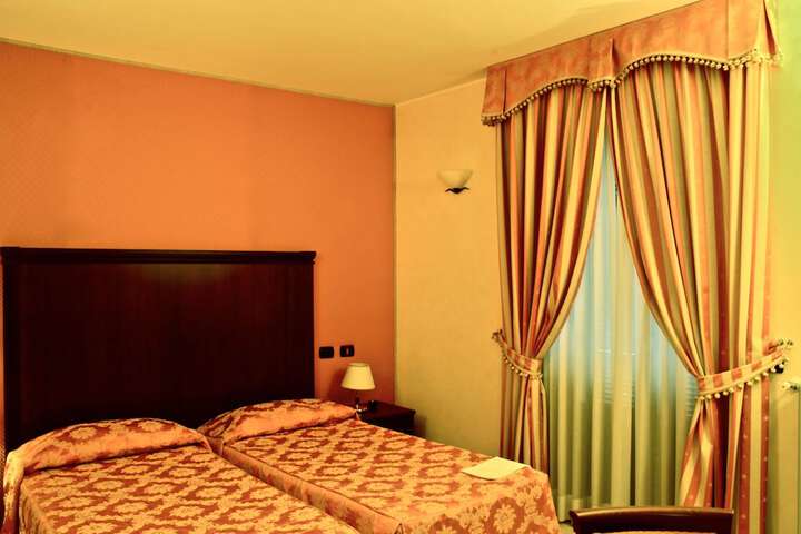 Room 3 of 49