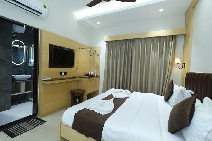 Room 43 of 136