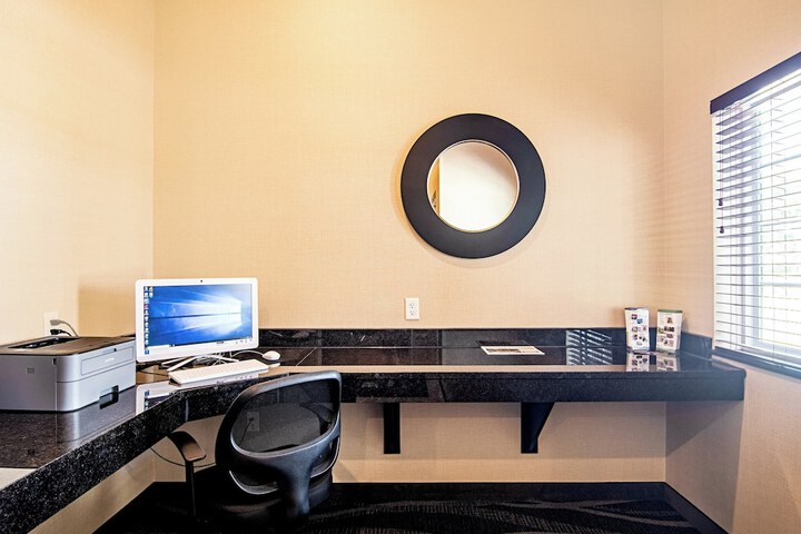 Business Center 37 of 44