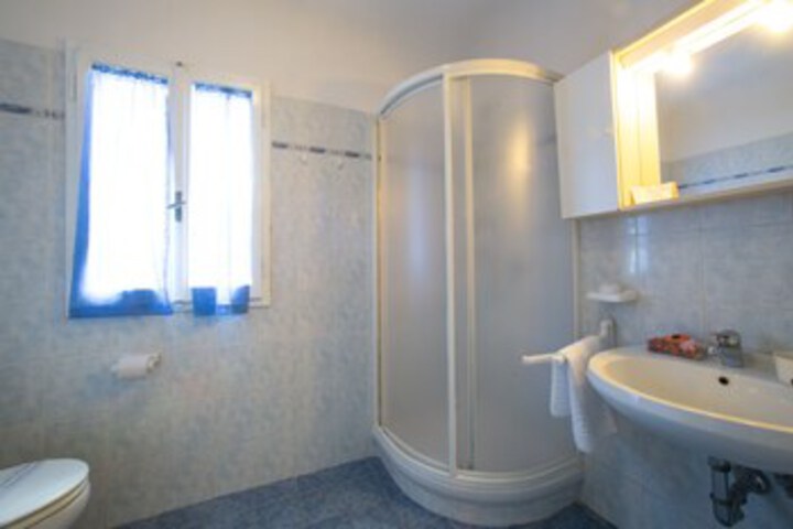 Room 3 of 10