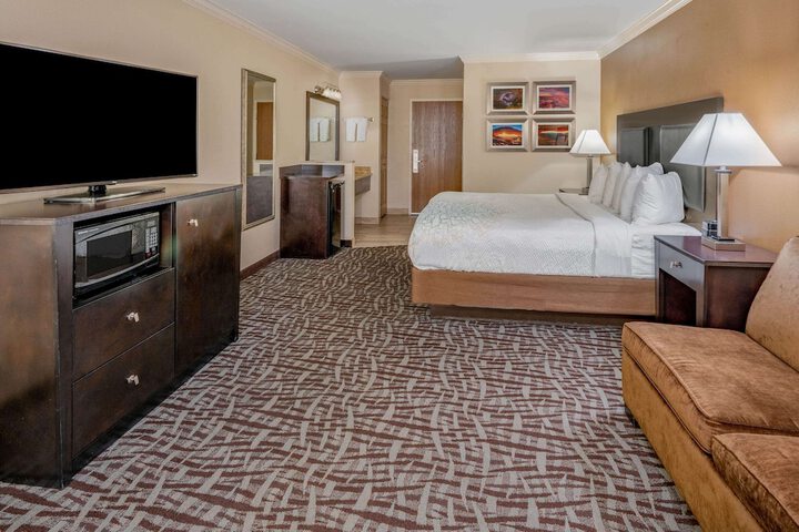 Room 12 of 48