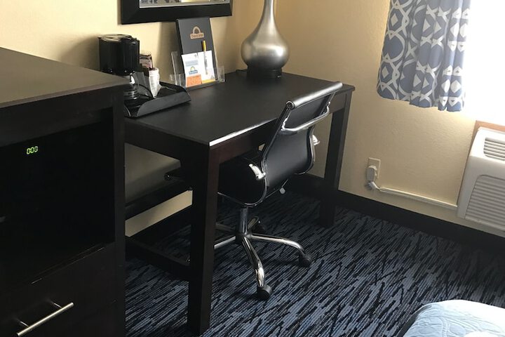 Room 3 of 20