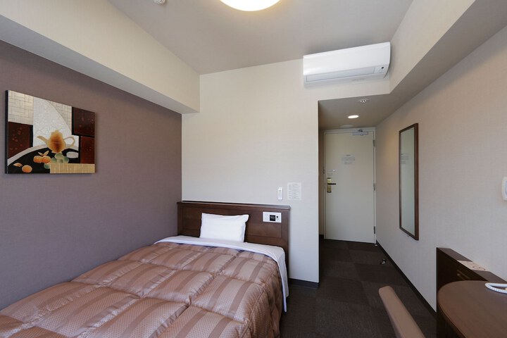 Room 6 of 37