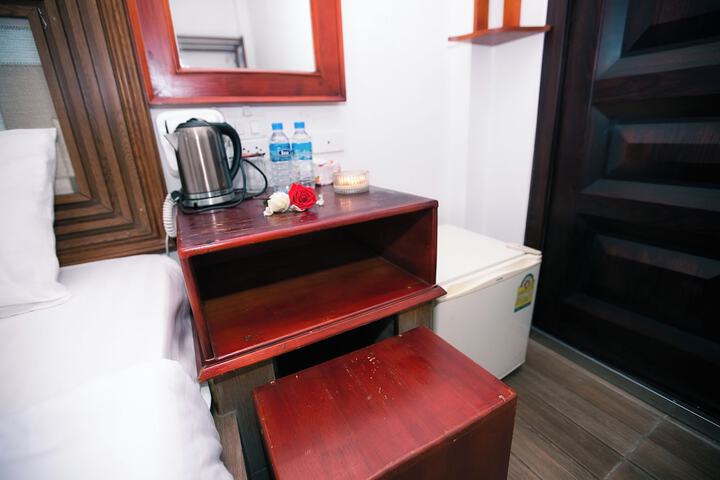 Room 7 of 103