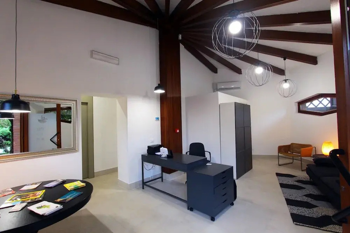 Room 4 of 21