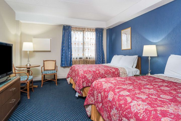 2 Queen Beds (6 of 6)