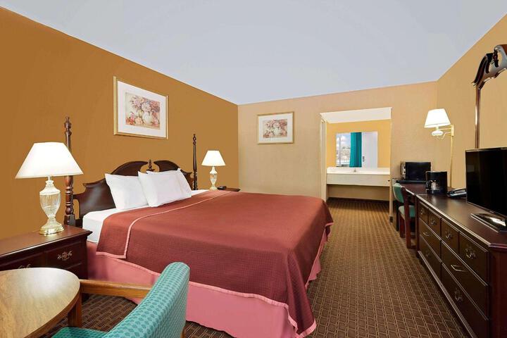 1 King Bed (2 of 5)