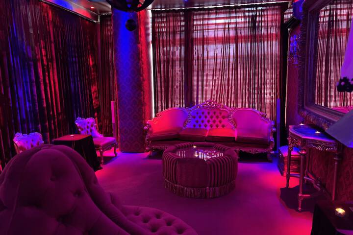 Lounge 89 of 96