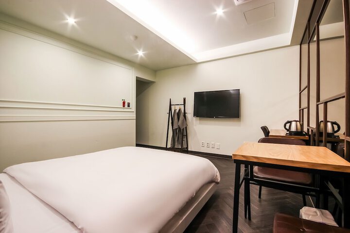 Room 30 of 37