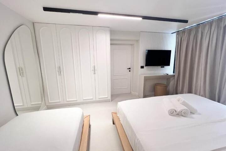 Room 6 of 50