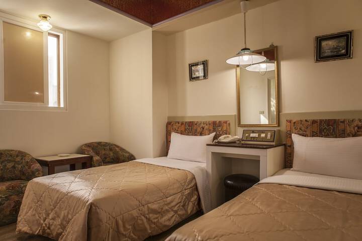Room 14 of 27