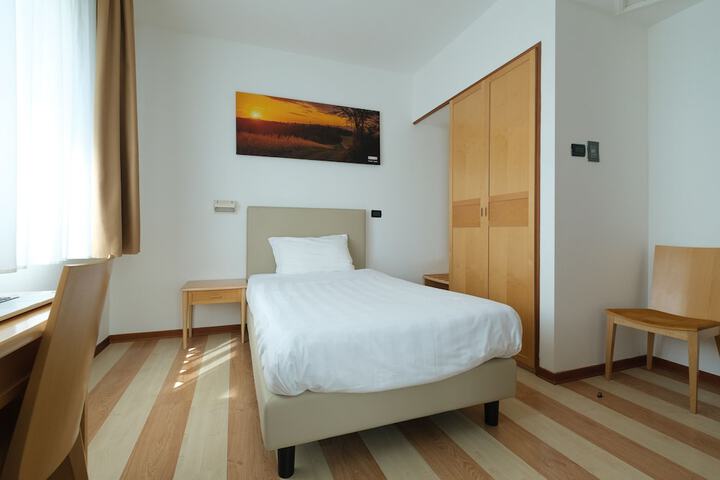 Room 22 of 53