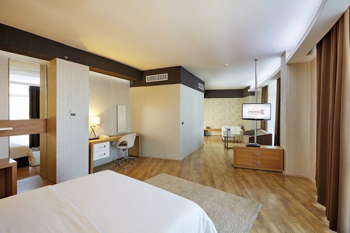 Room 4 of 30