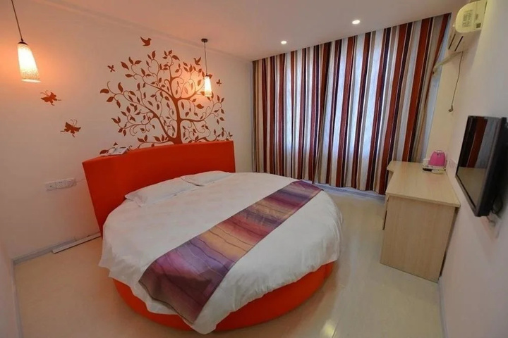 Room 2 of 19