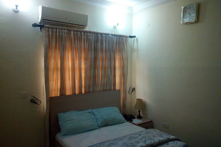 Room 6 of 16