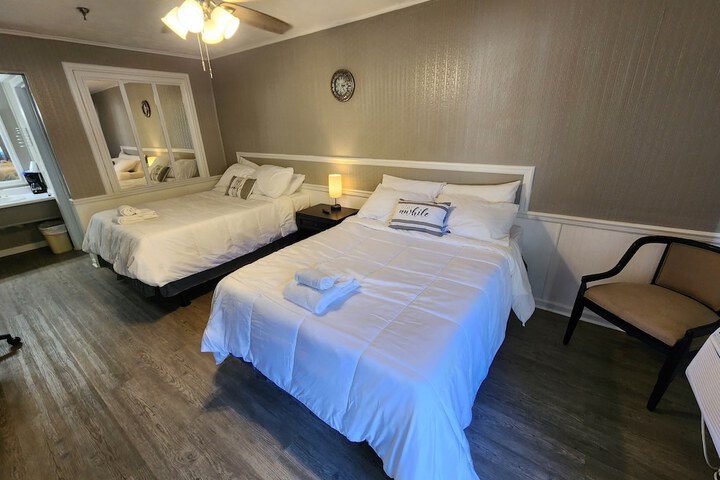 Room 4 of 37