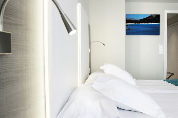 Room 6 of 80